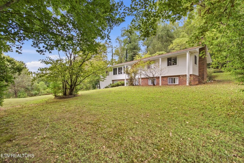 347 E Chestnut Hill Rd, Townsend, TN 37882
