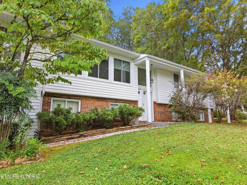 347 E Chestnut Hill Rd, Townsend, TN 37882