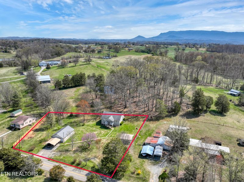 347 Prospect Rd, Walland, TN 37886
