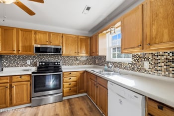 3473 Russellwood Dr, Rockford, TN 37853