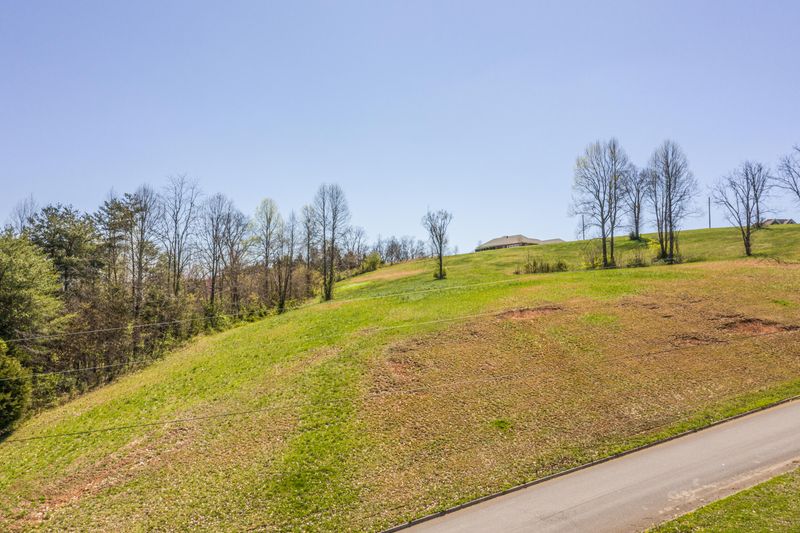 3475 Heathcliff Rd, Morristown, TN 37813