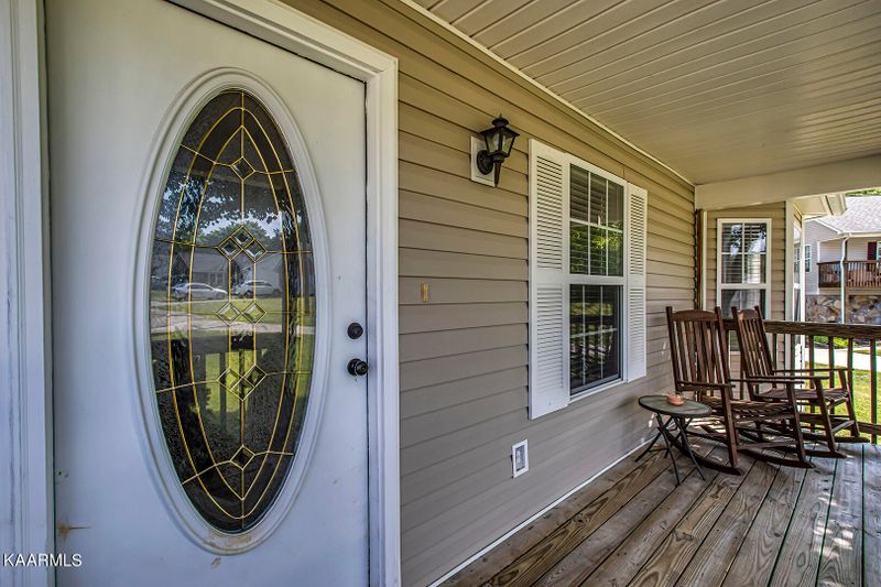 348 Walnut Ln, Corryton, TN 37721