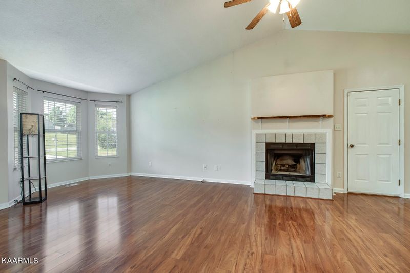 348 Walnut Ln, Corryton, TN 37721