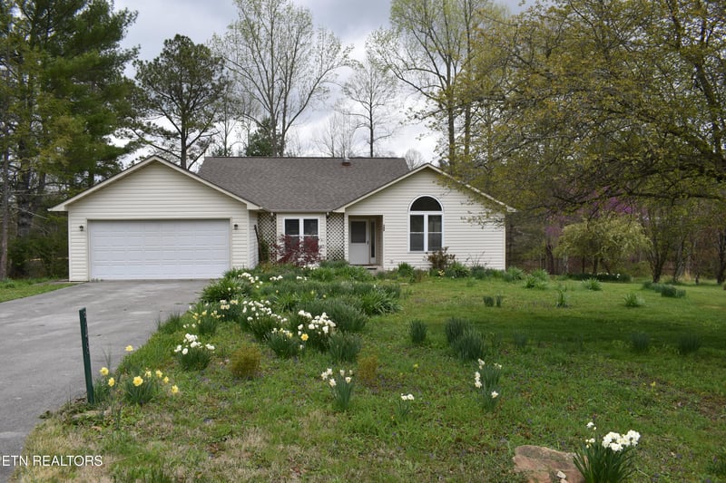 348 Yonside Dr, Sparta, TN 38583