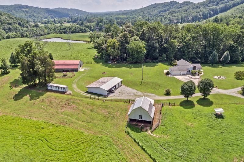 3480 Sugar Grove Valley Rd, Harriman, TN 37748