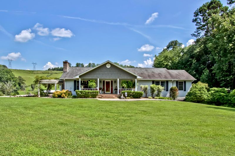 3480 Sugar Grove Valley Rd, Harriman, TN 37748