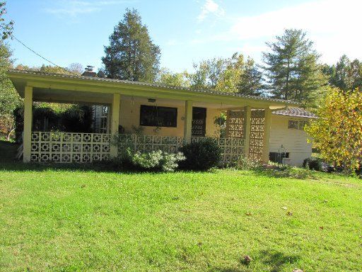 35 Dairy Pond Rd, Norris, TN 37828