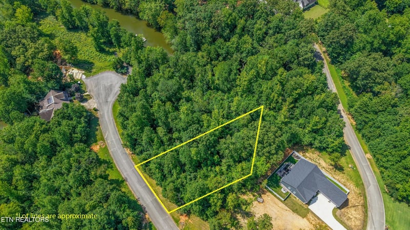 35 Emory Cove Dr, Harriman, TN 37748