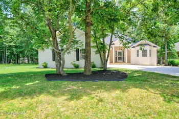 35 Leaf Cir, Crossville, TN 38558