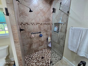 35 Perry Creek Dr, Crossville, TN 38572
