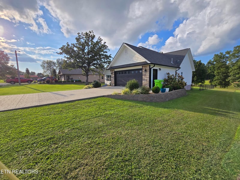35 Perry Creek Dr, Crossville, TN 38572