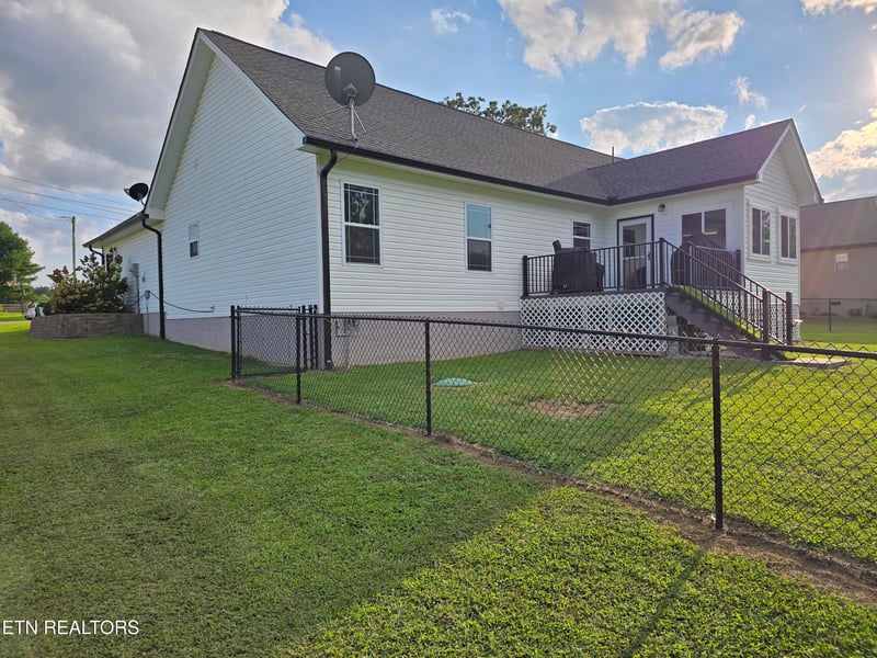35 Perry Creek Dr, Crossville, TN 38572