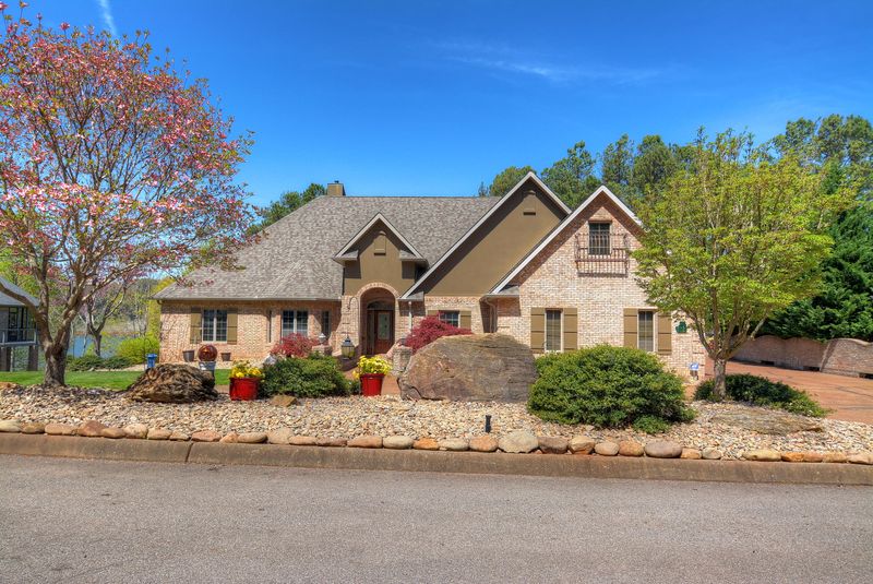 350 Marsh Hawk Dr, Vonore, TN 37885