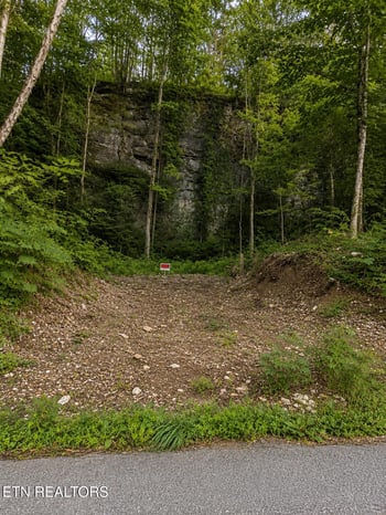350 Old Hen Valley Rd, Oliver Springs, TN 37840