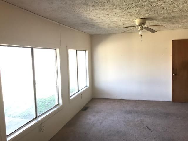 350 Riverview Dr, Clinton, TN 37716
