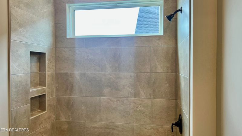 350 Trillium Tr, Lenoir City, TN 37771