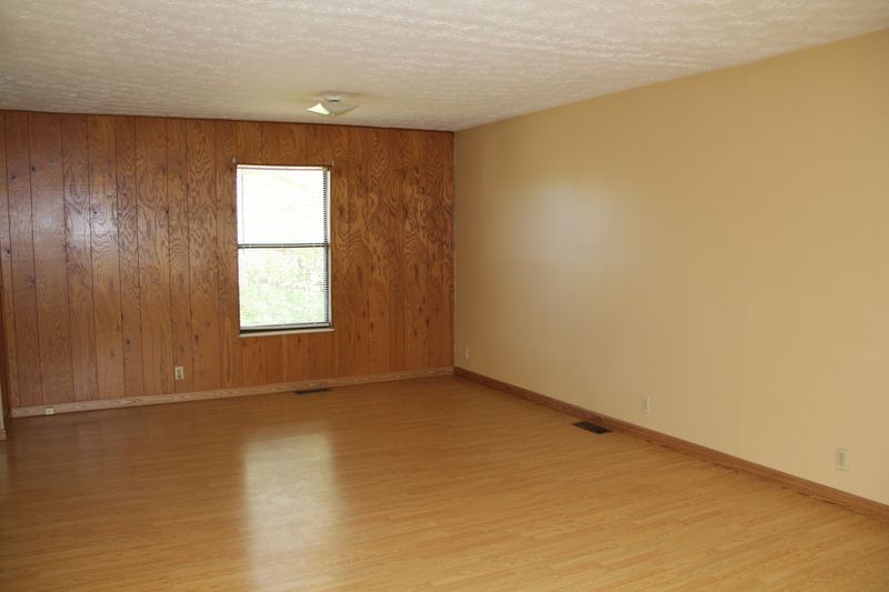 350 W Robbins St, Jellico, TN 37762