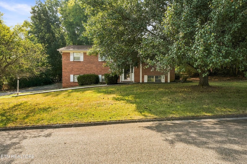 3500 S Fountaincrest Dr, Knoxville, TN 37918