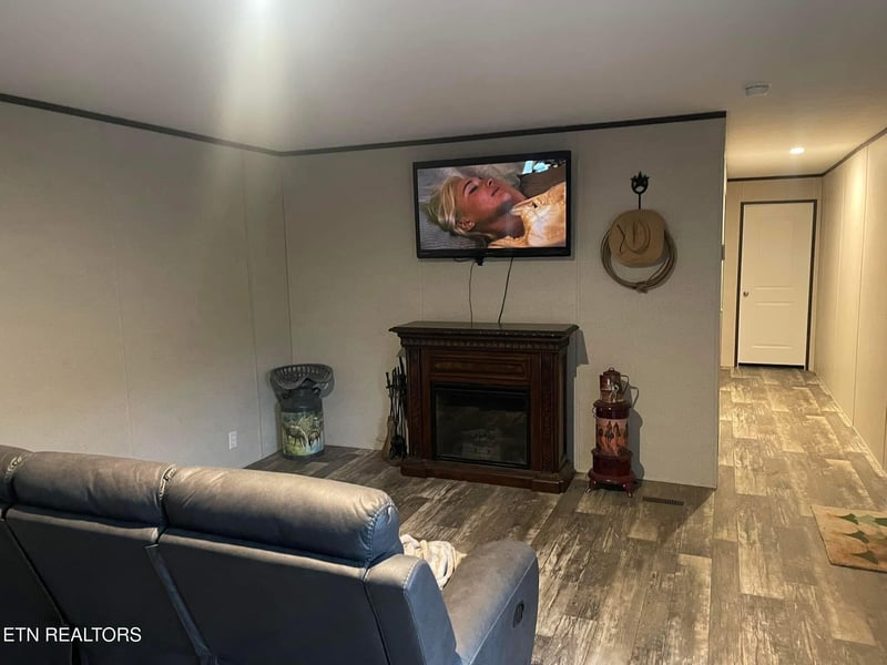3500 Warrensburg Rd, Whitesburg, TN 37891