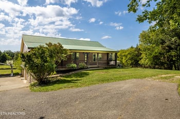 3506 Fox Creek Rd, Louisville, TN 37777