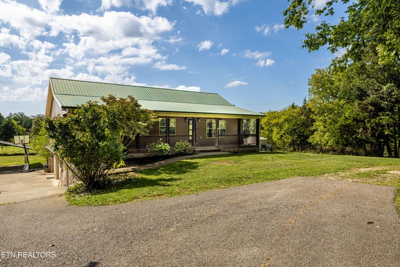 3506 Fox Creek Rd, Louisville, TN 37777