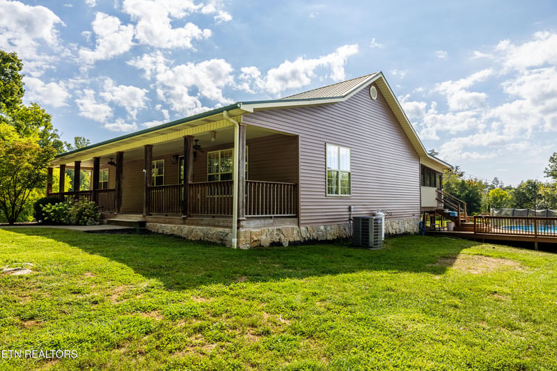 3506 Fox Creek Rd, Louisville, TN 37777