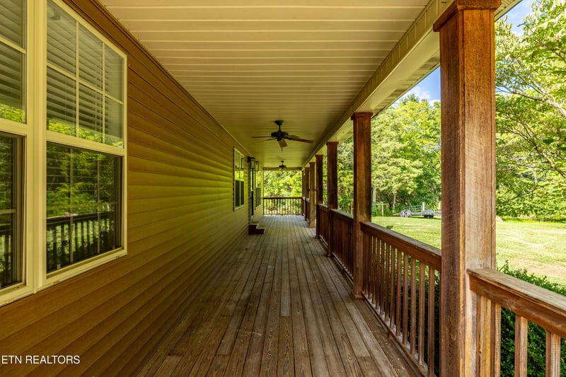 3506 Fox Creek Rd, Louisville, TN 37777
