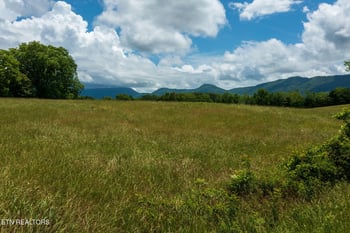 3506 Thomas Cross Rd, Sevierville, TN 37876