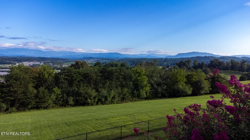 351 Grandview Dr, Kodak, TN 37764