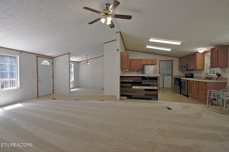 351 Lake Forest Dr, Lenoir City, TN 37772