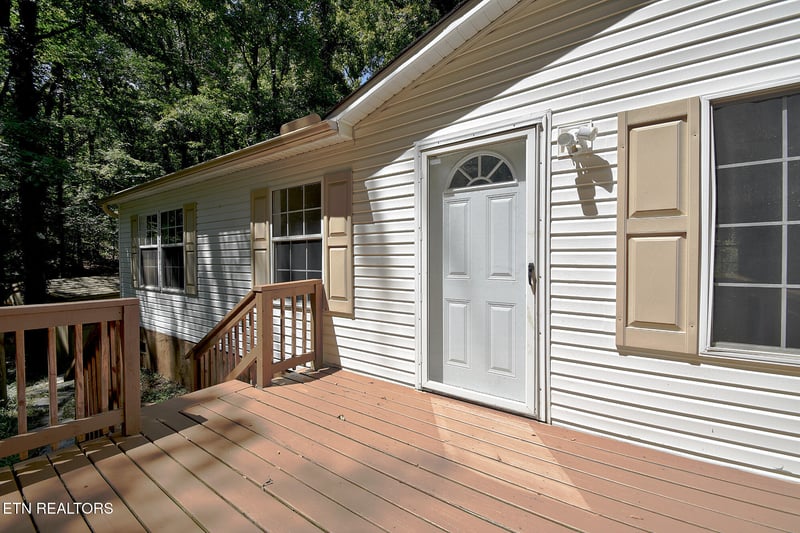 351 Lake Forest Dr, Lenoir City, TN 37772