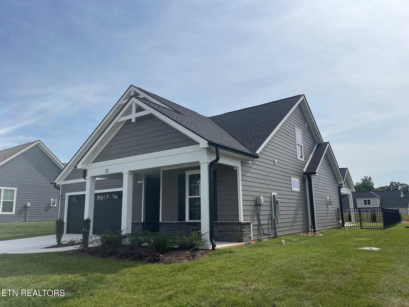 351 Trillium Tr, Lenoir City, TN 37771