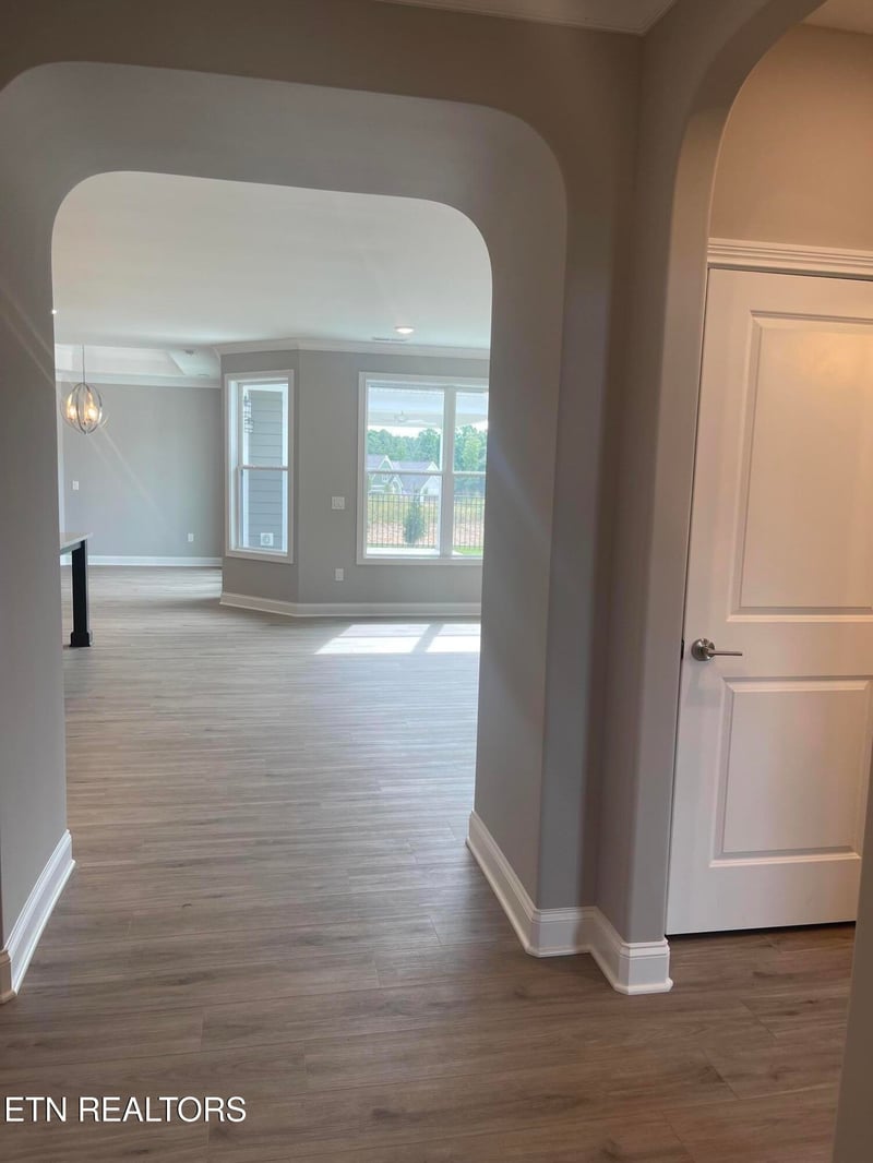 351 Trillium Tr, Lenoir City, TN 37771