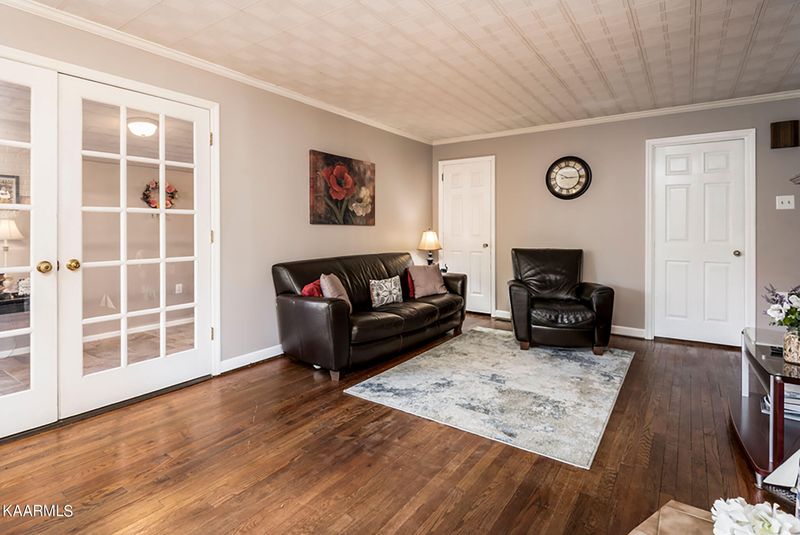 351 Vermont Ave, Oak Ridge, TN 37830