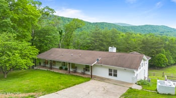 352 Bates Ln, Caryville, TN 37714