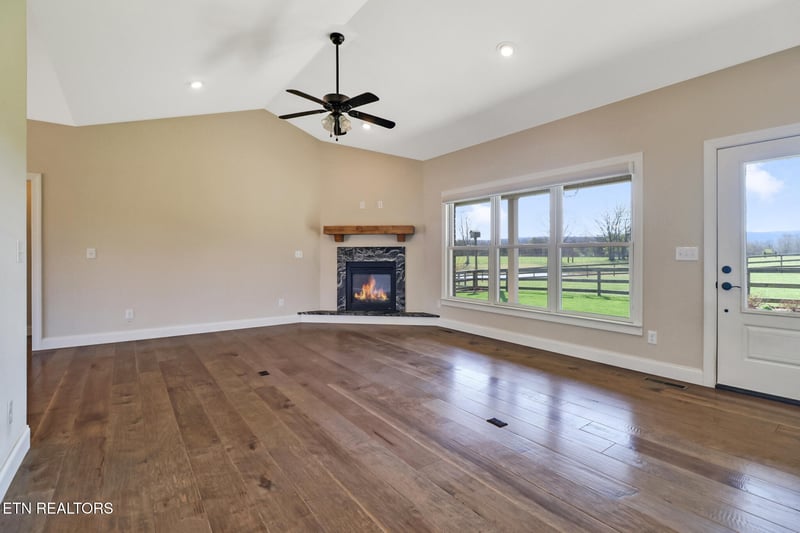 352 Eli Ford Rd, Crossville, TN 38571