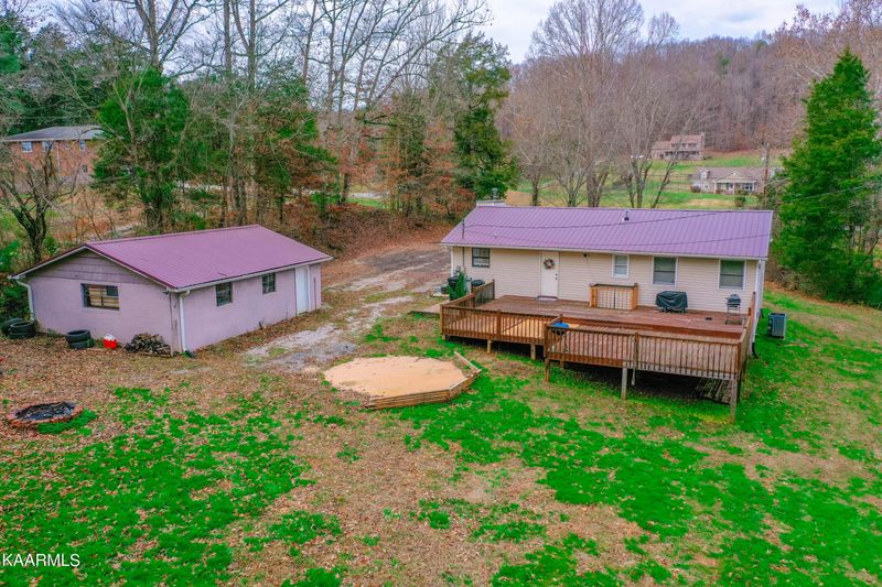 352 Raccoon Valley Rd, Powell, TN 37849