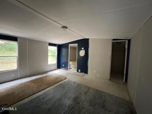 352 Valley Dr, Loudon, TN 37774