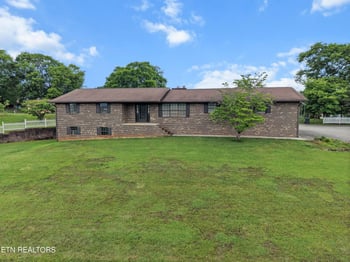 3520 Peppermint Hills Dr, Maryville, TN 37804