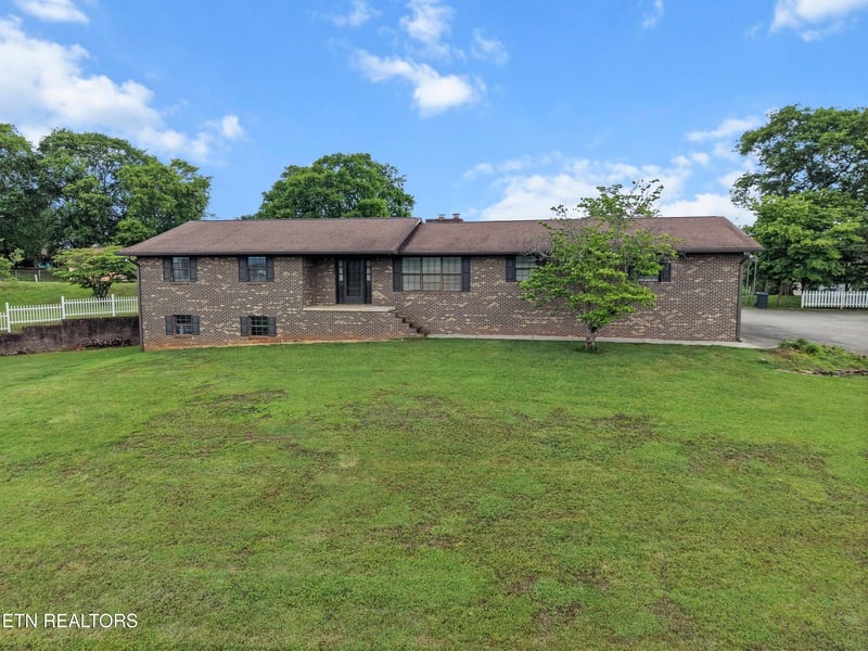 3520 Peppermint Hills Dr, Maryville, TN 37804