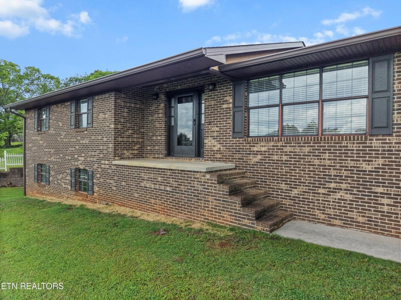3520 Peppermint Hills Dr, Maryville, TN 37804