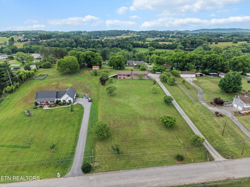 3520 Peppermint Hills Dr, Maryville, TN 37804