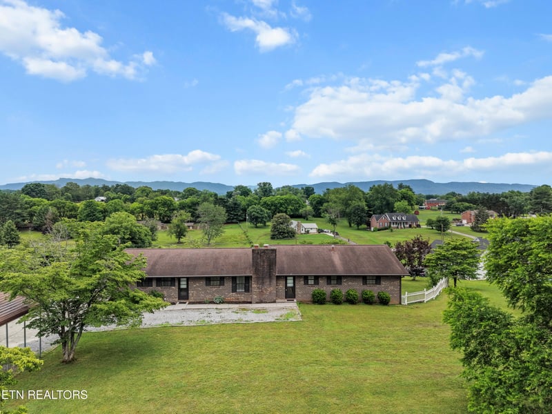 3520 Peppermint Hills Dr, Maryville, TN 37804