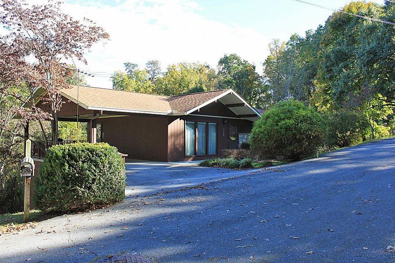 3520 Town Overlook St, Pigeon Forge, TN 37863