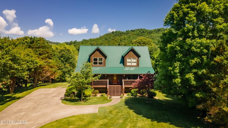 3525 Autumn Woods Ln, Sevierville, TN 37862