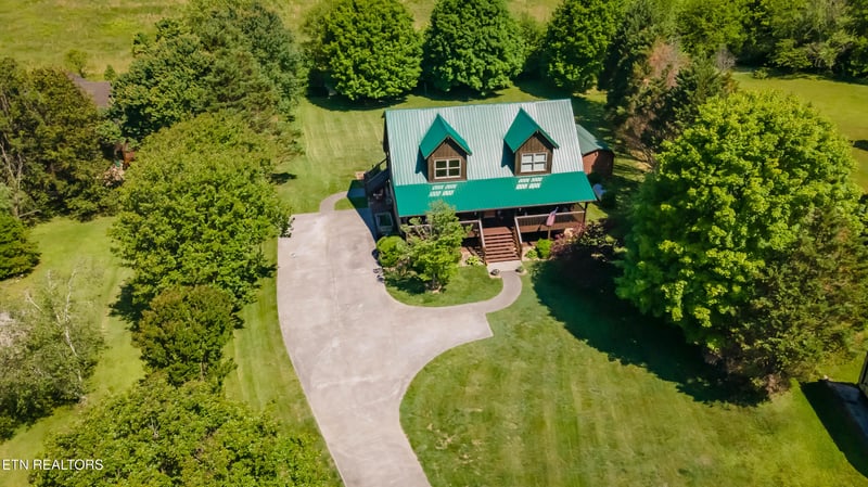 3525 Autumn Woods Ln, Sevierville, TN 37862