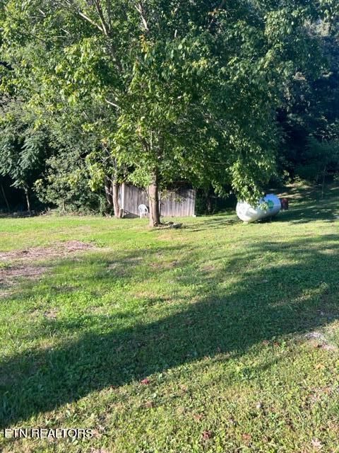 353 E Chapman Rd, Lafollette, TN 37766