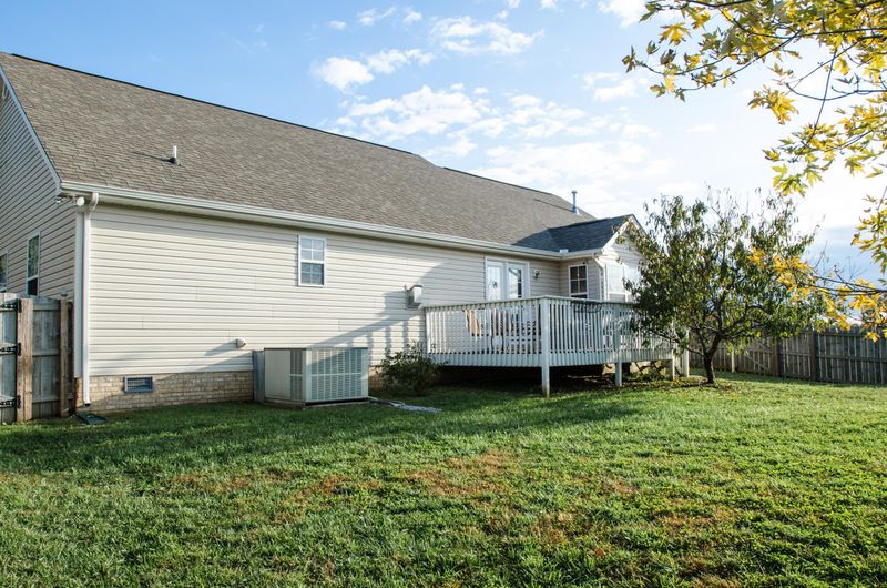 353 Fox Hunters Ct, Powell, TN 37849