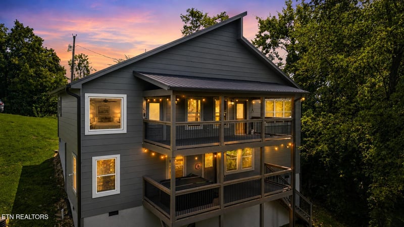 353 Oak Lake Dr, Sevierville, TN 37876