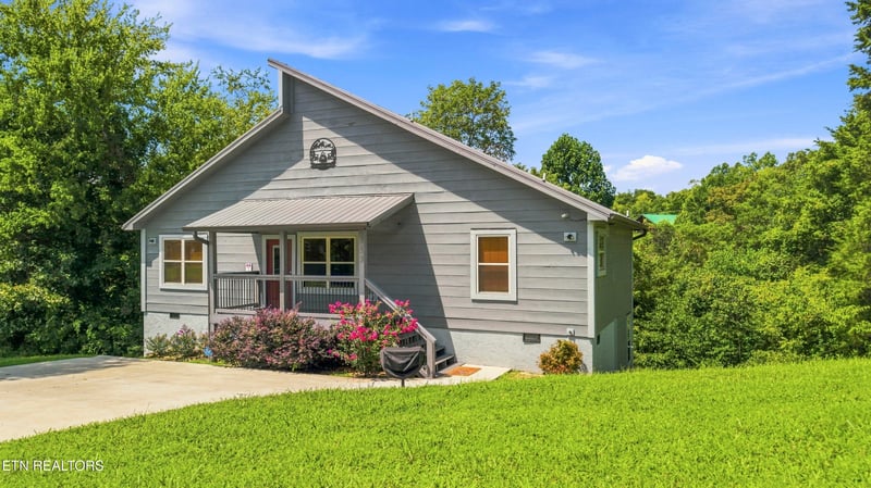 353 Oak Lake Dr, Sevierville, TN 37876